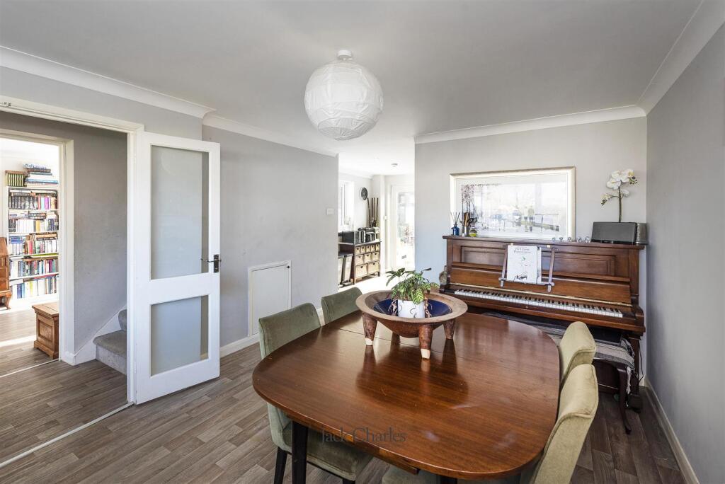 7 Stanley Close, TN12 0TA 005.jpg