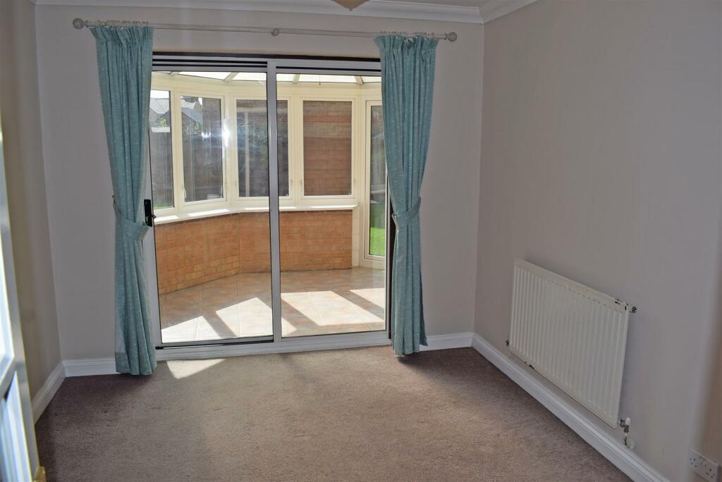 31 Tyler Way Dining Roon.jpg