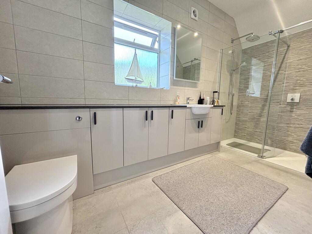 Master Bedroom En...