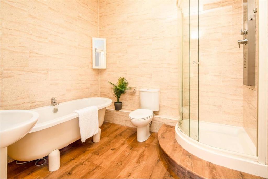 Master Bedroom En-suite 