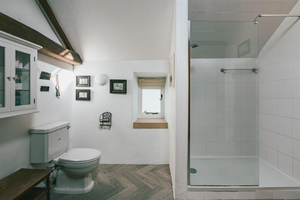 Master En-Suite Bathroom