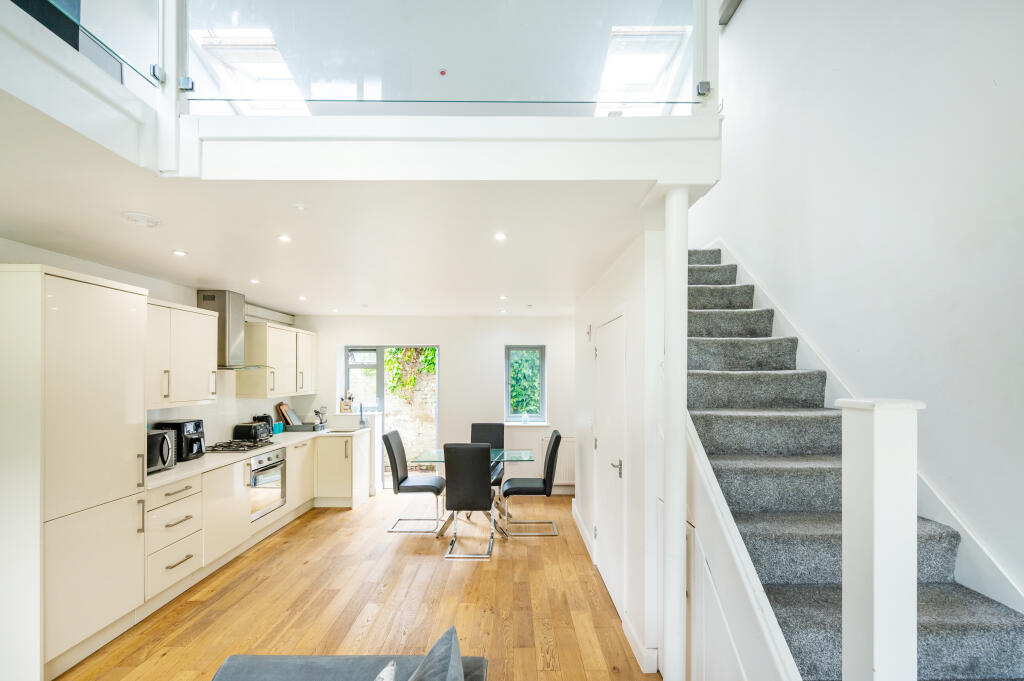 6 Cinnamon Mews (11).jpg