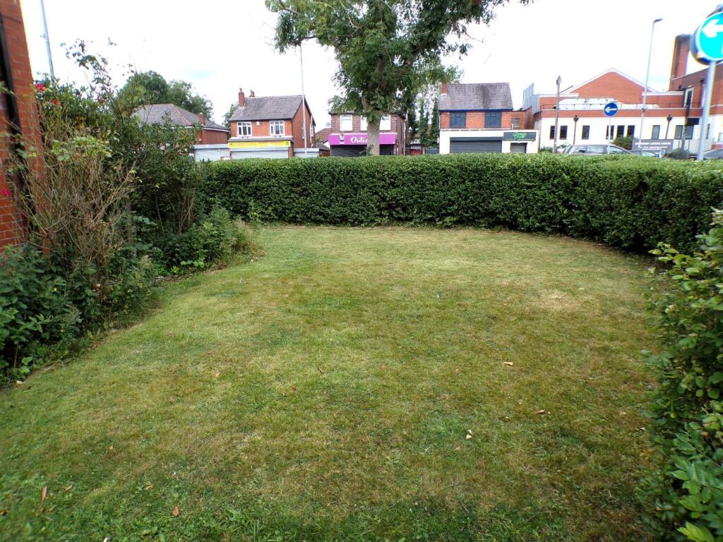 TrevorDr2FrontGarden.JPG