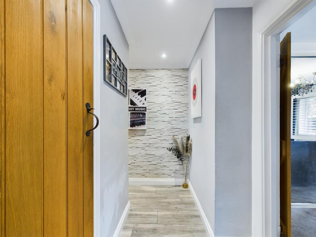 CAM04024G0-PR0008-STILL001