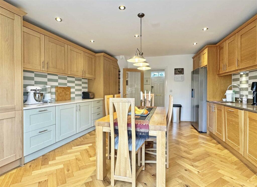 Kitchen 3.jpg