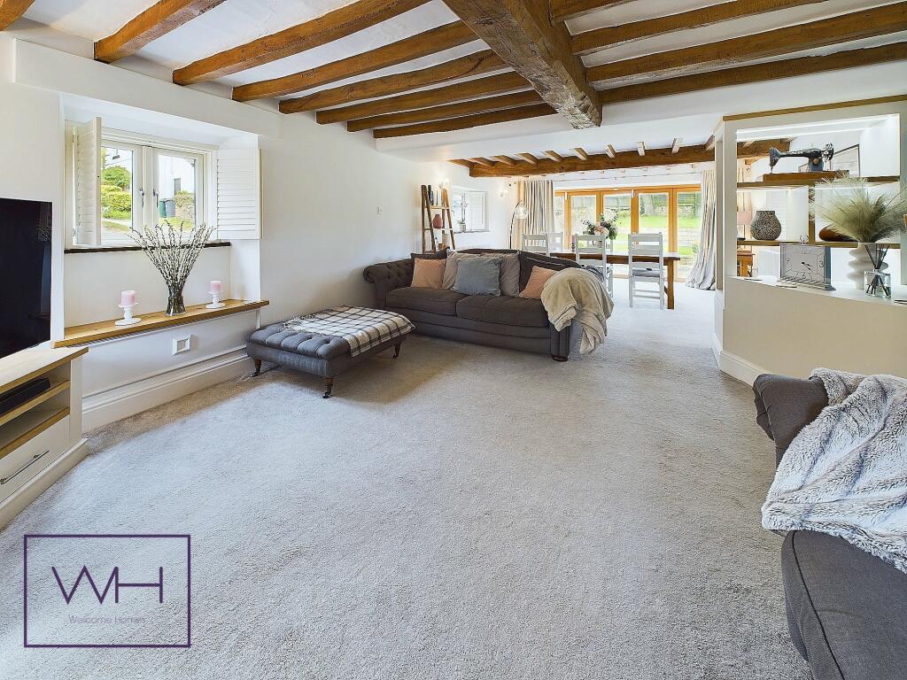 MAIN LOUNGE DINING R