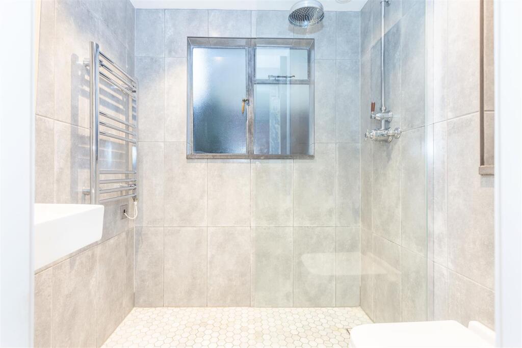 Shower Room.jpg