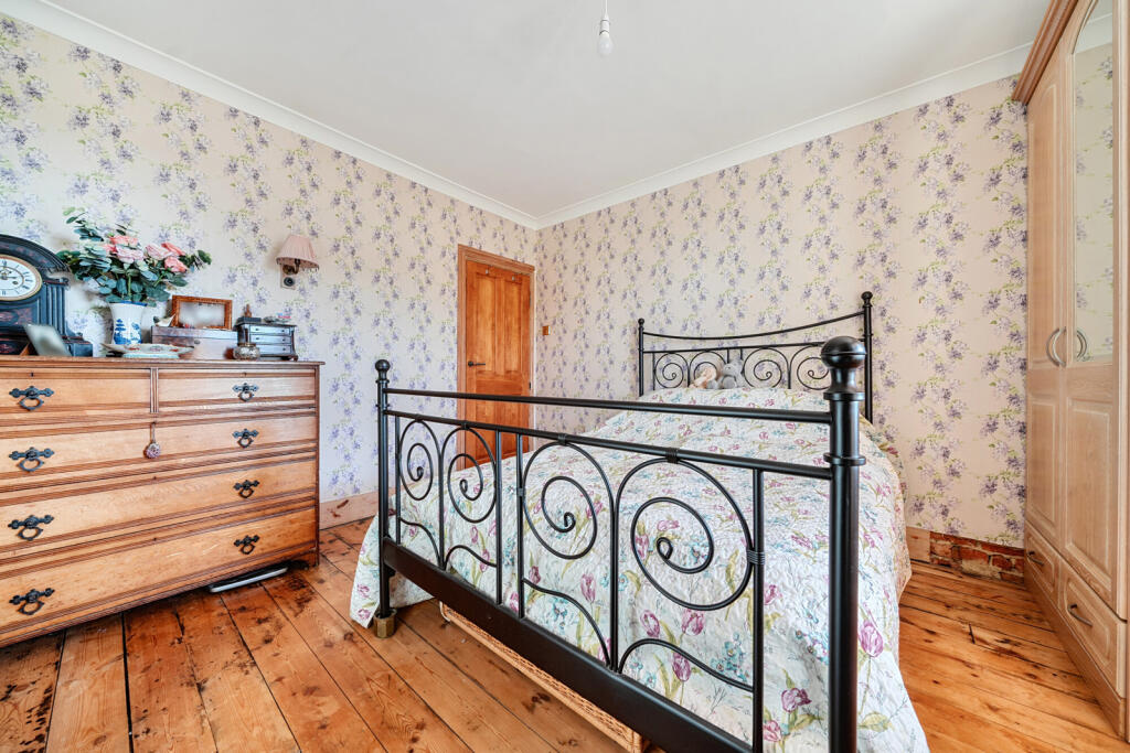 1353704-2-68c7dd7...