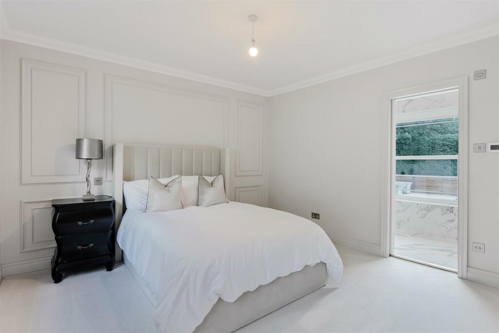 CUNLIFFE CLOSE, 1  (12).jpg