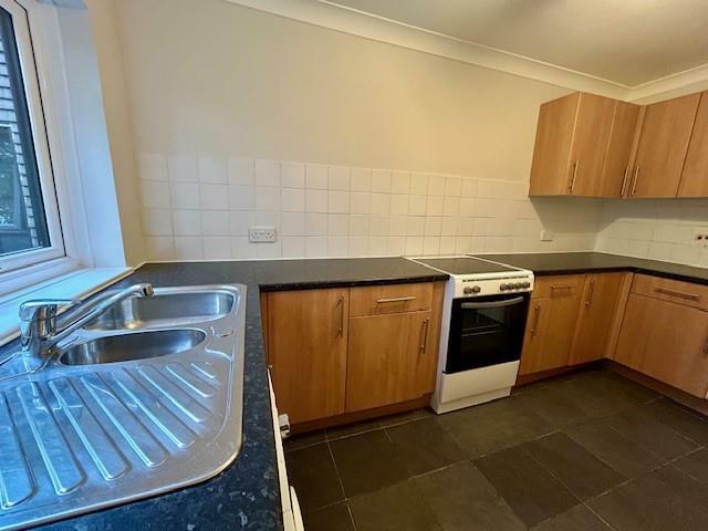 80 Dawsmere Close kitchen.jpg