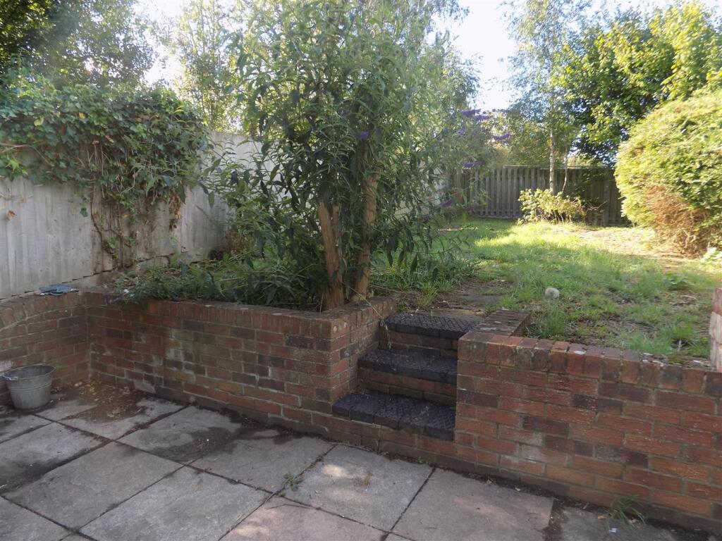 16 School Road - Garden.JPG