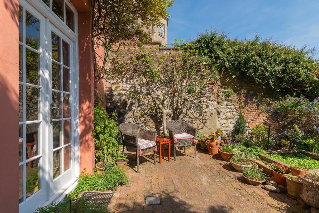 1S2PKN - Garden E.jpg