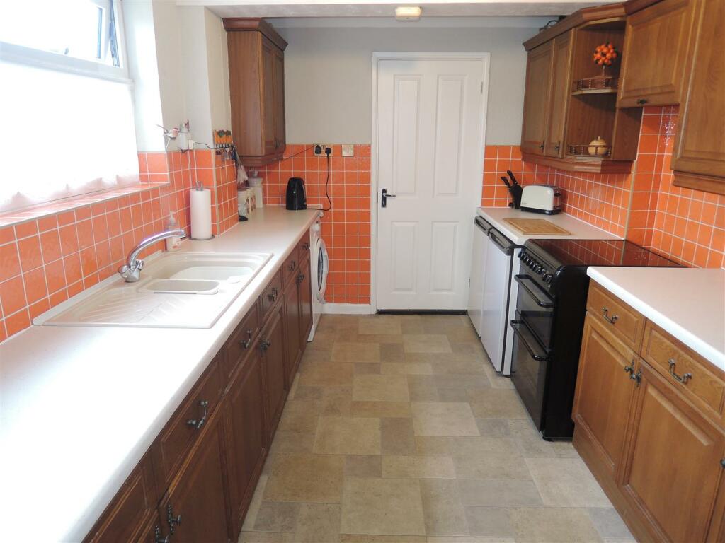 Kitchen: