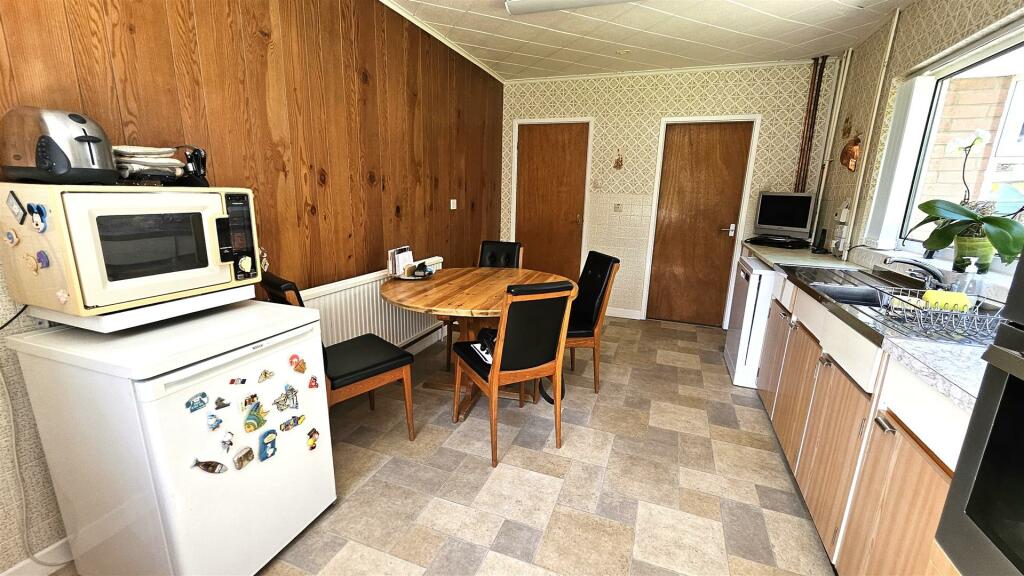 Breakfast Kitchen 3.jpg