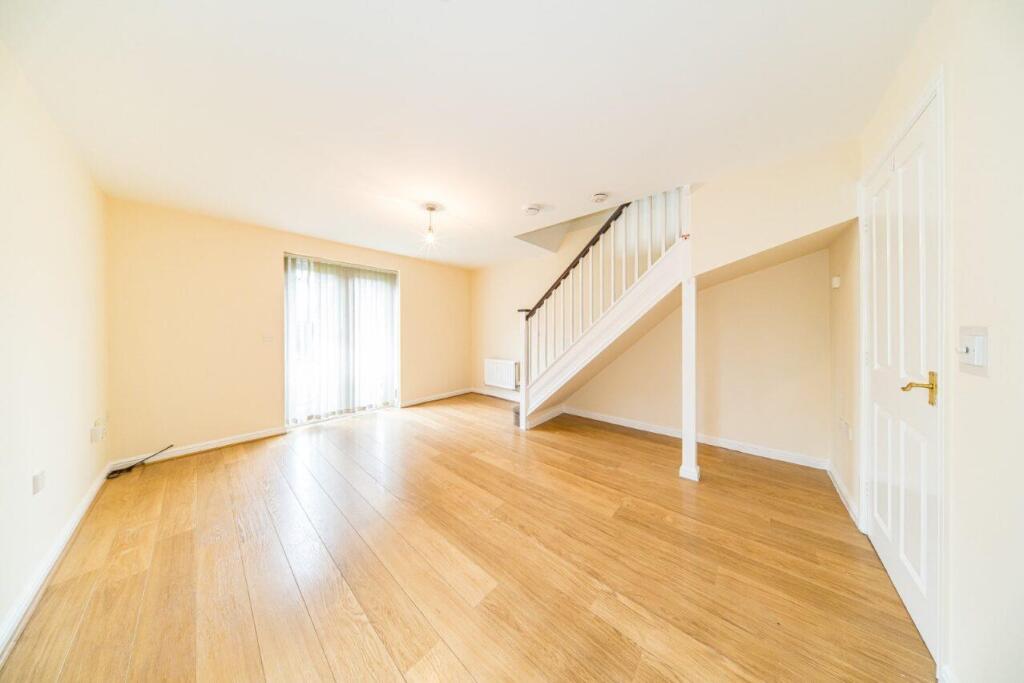 27 Molyneux close lounge.jpg