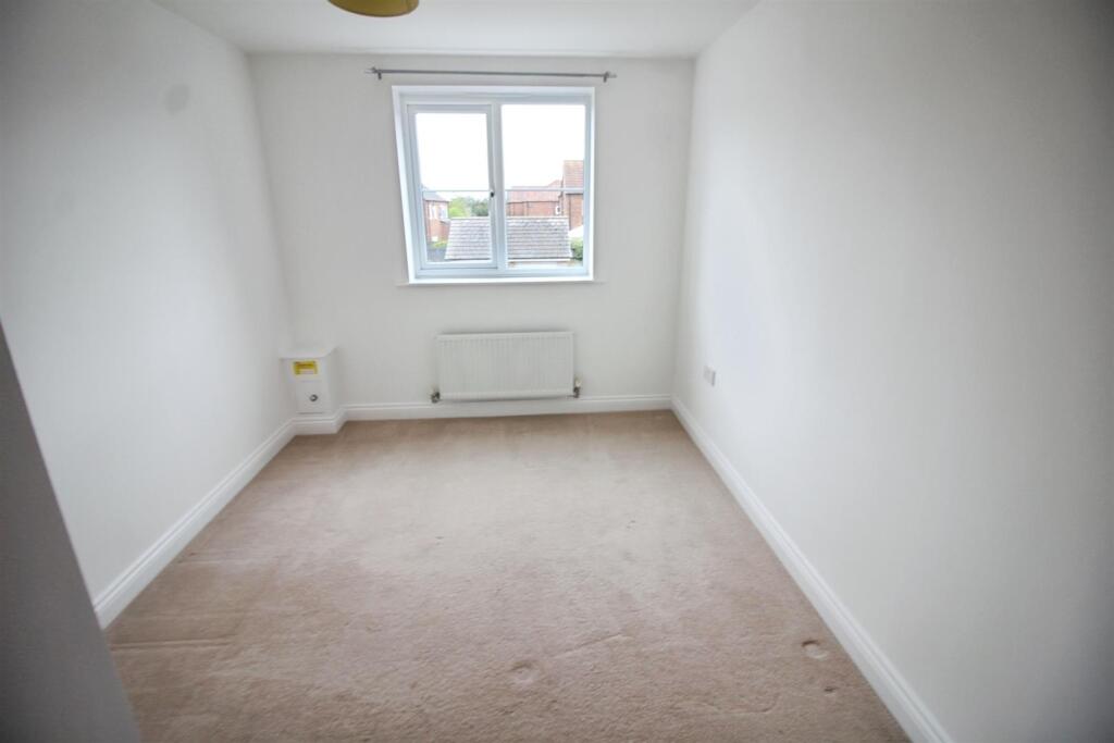 Bedroom 2 3.79m (12'5") Max X 2.59m (8'6")