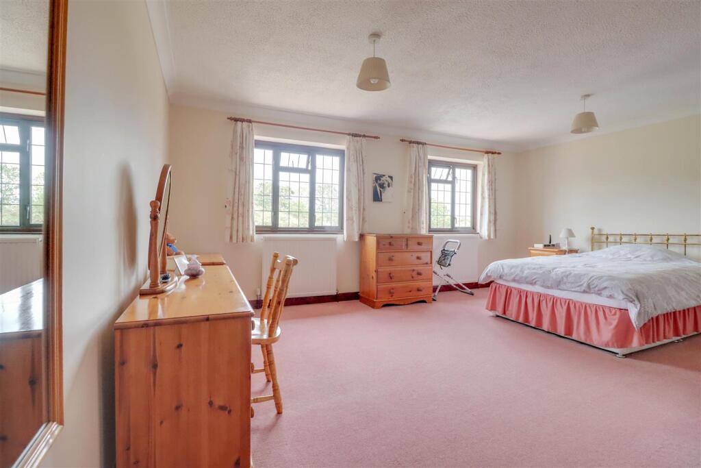 35 RIVERSIDE WALK WICKFORD-5.jpg