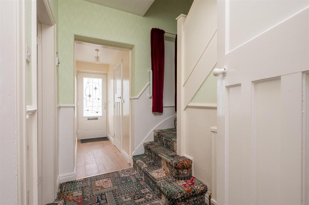 5 Thirlmere Dr-8.jpg