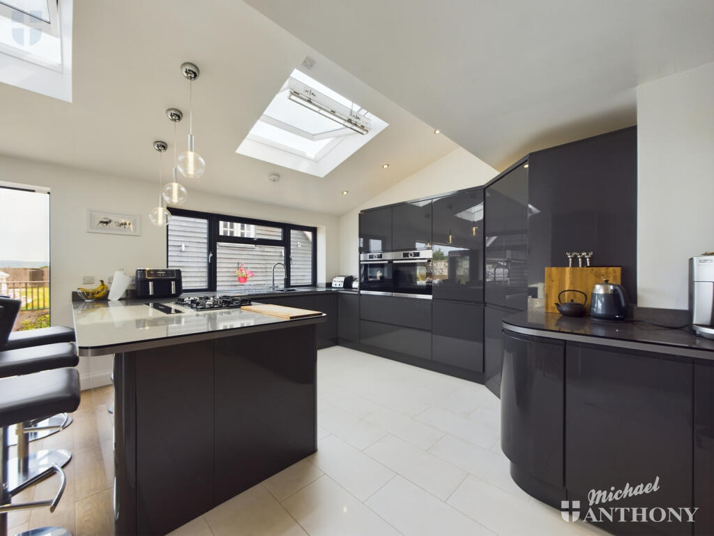 CAM01064G0-PR0399-STILL008