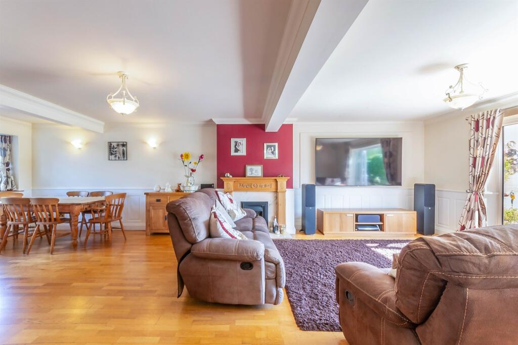Lounge Dining Room