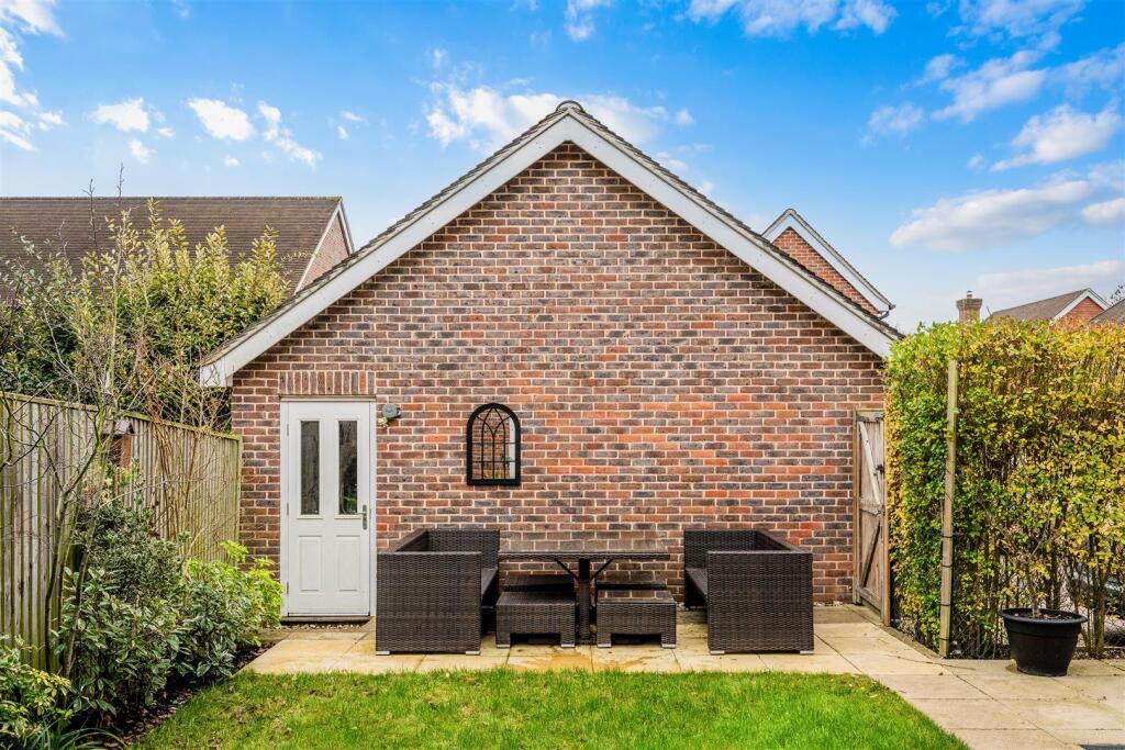 WOODLANDS CLOSE (14).jpg