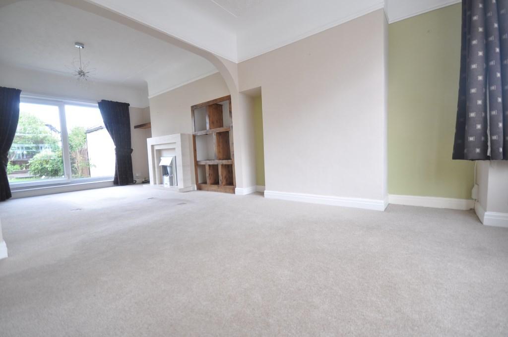 Lounge/ Dining Room