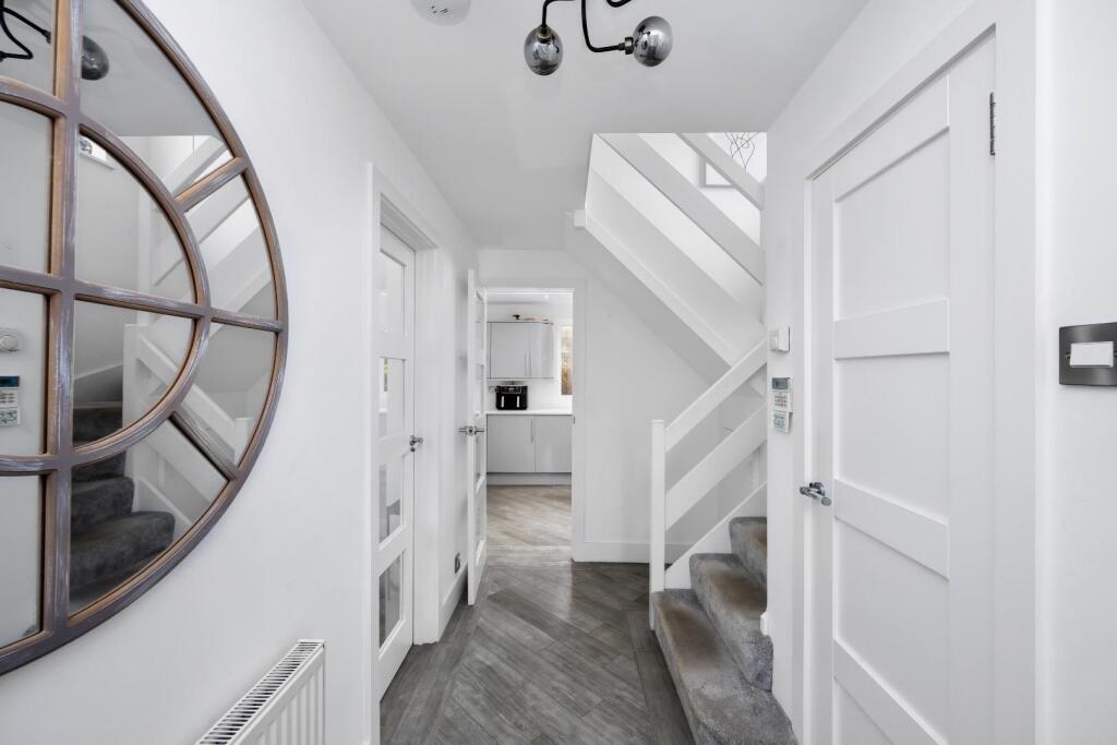 King George VI Drive 11-018.jpg