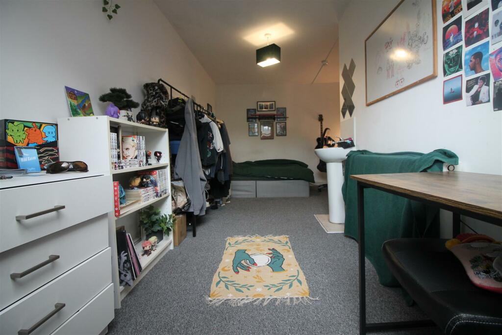 34KR- Bedroom 3.JPG