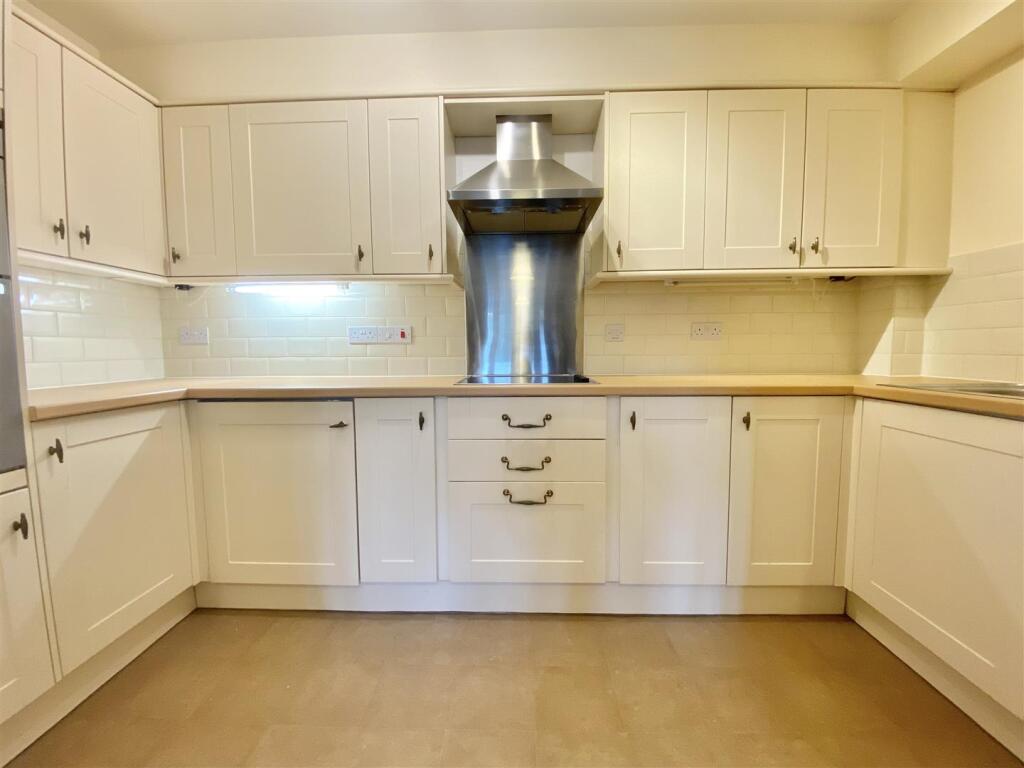 14 Radbrook House-3.jpg