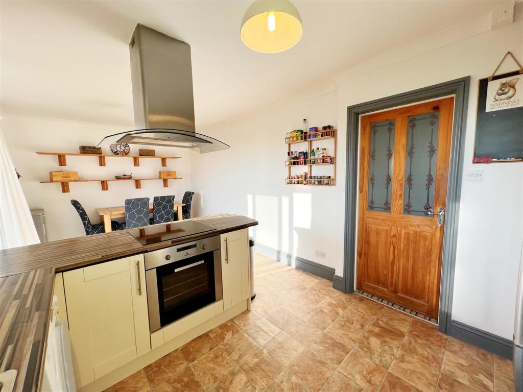 Kitchen Diner 3.jpg