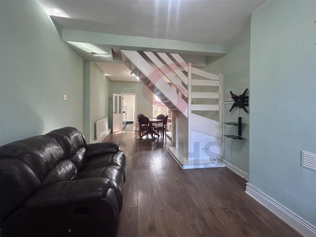 Lounge/Dining Area