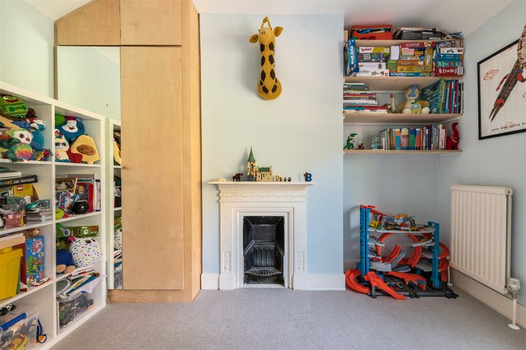 Woodbine Place, E11