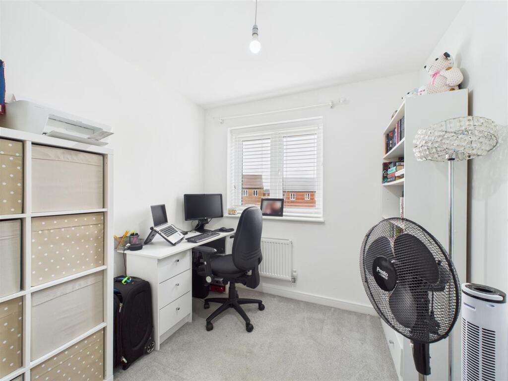 BEDROOM 4