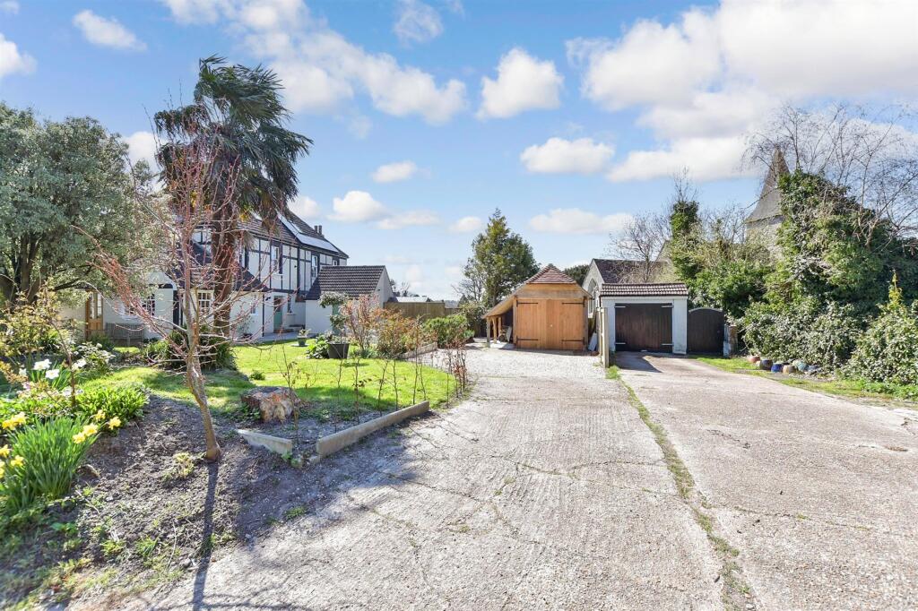Driveway/Parking