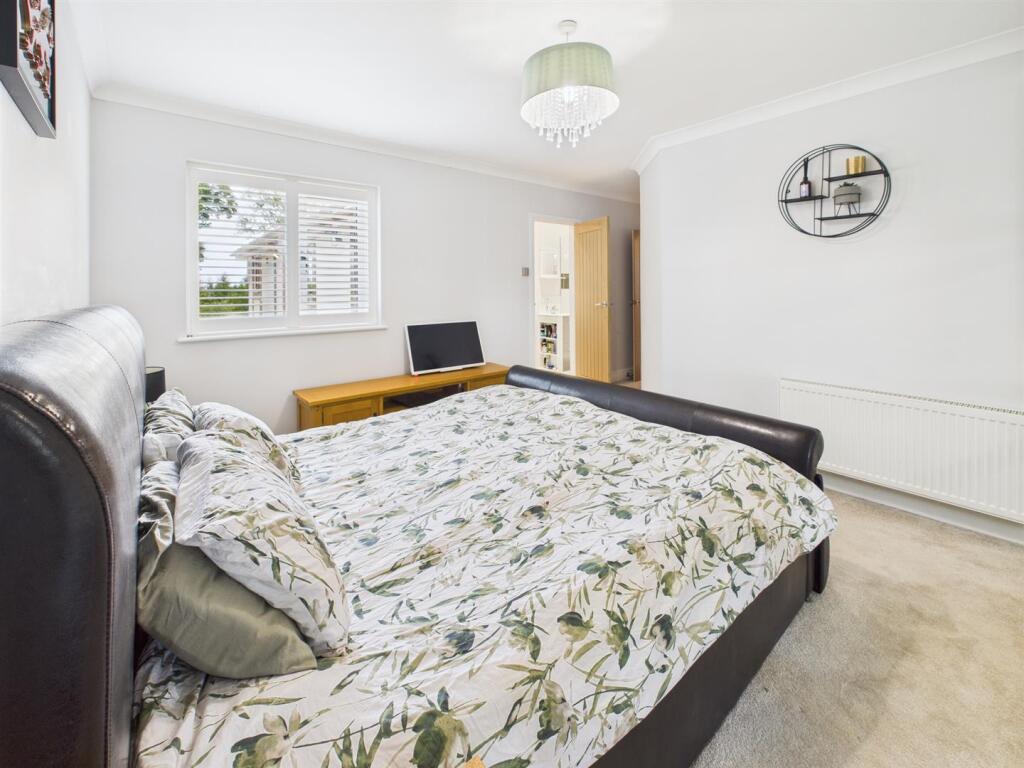 BEDROOM 4