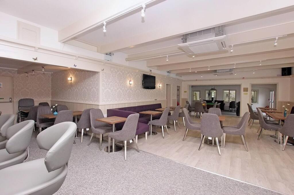 FF00145-I-Wickham-Court-Bar-(15)