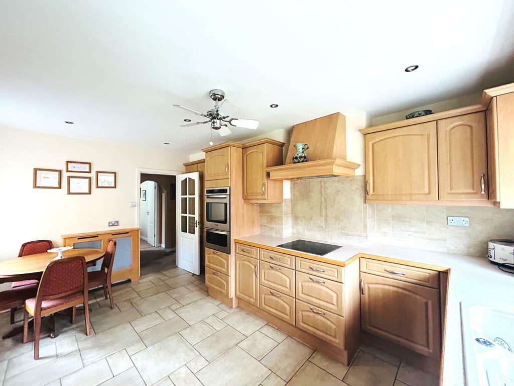 Kitchen (1).JPEG