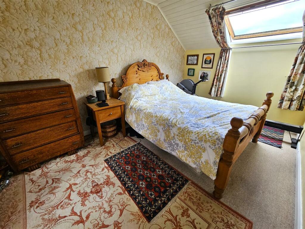 Bedroom 2.jpg
