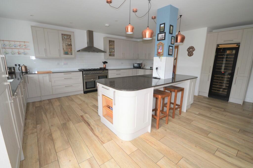 Fitted Kitchen and Island