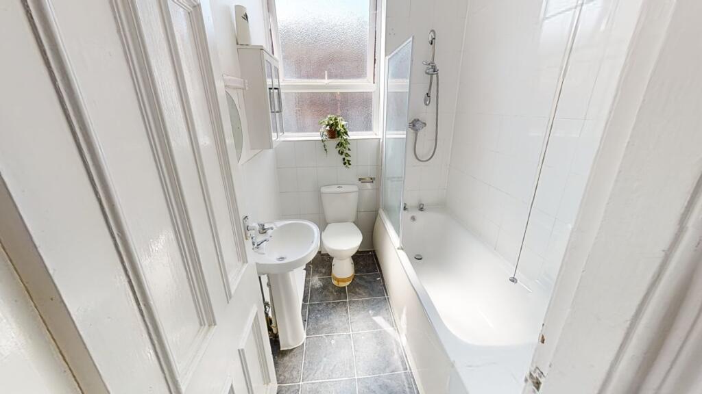 51 Burford Bathroom