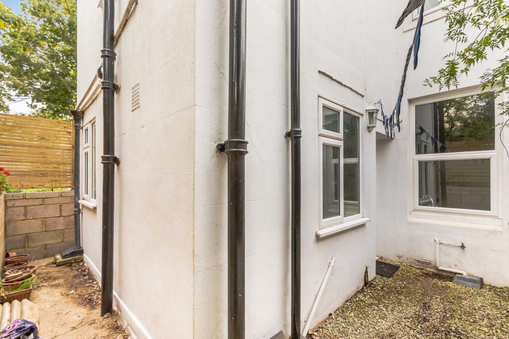 Side courtyard
