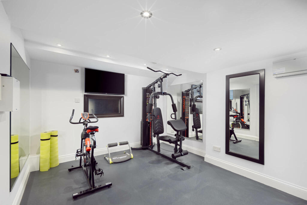 The penthouse, the Ryddings Birtle Road BL9 6UT-00
