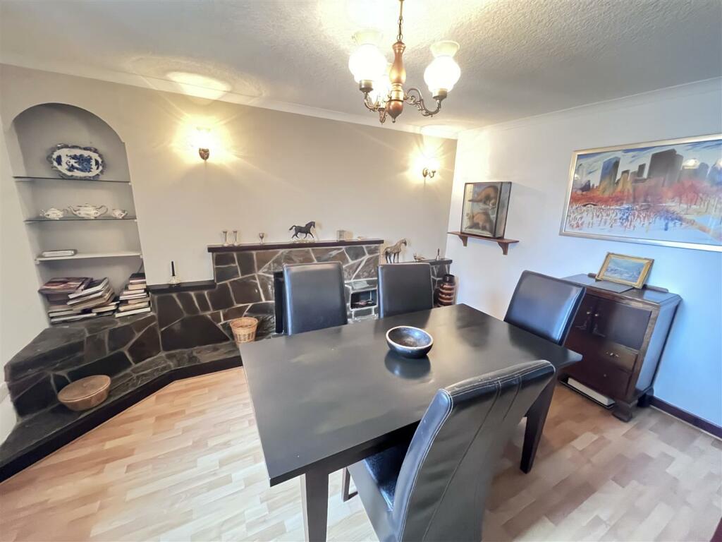 LIVING ROOM/BEDROOM 3