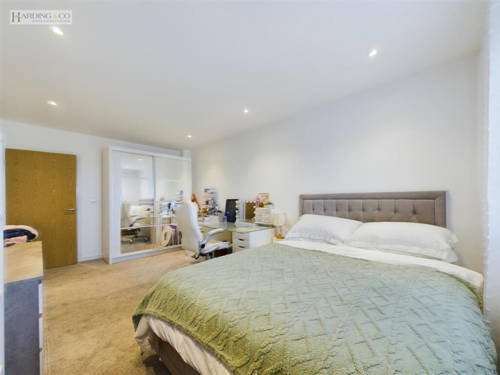 Bedroom 3 .2.jpg