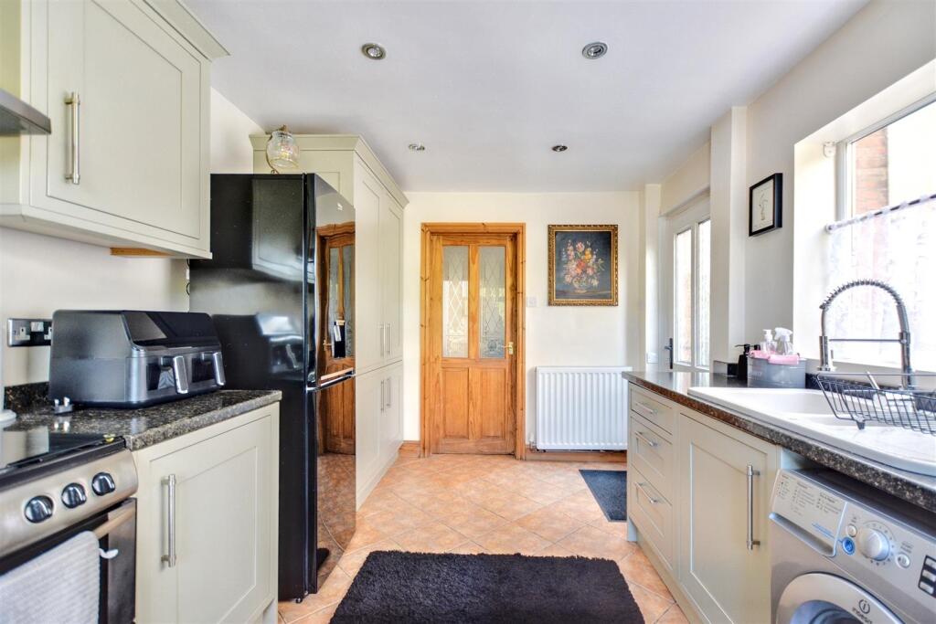 Kitchen_2.jpeg
