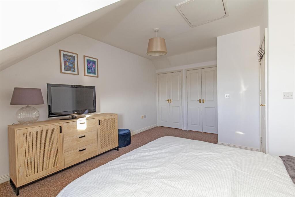 Bedroom 1-3.jpg