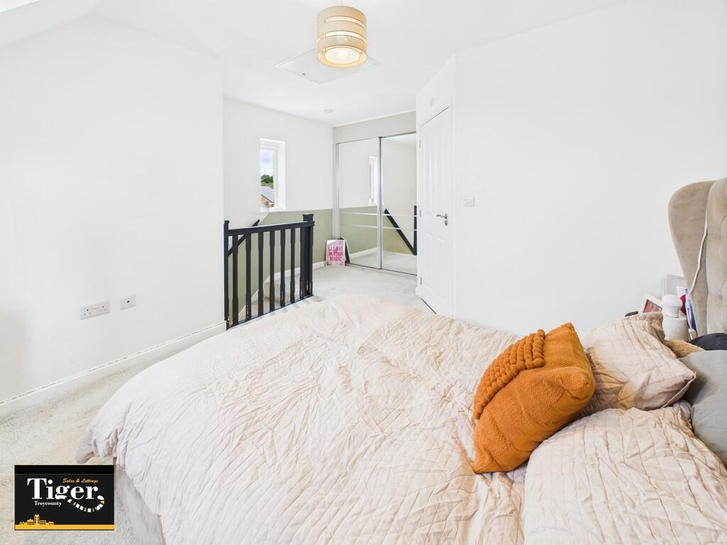 CAM02176G0-PR0684...