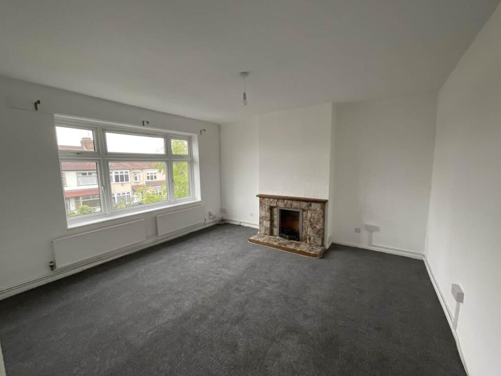 57 Roding Lane North