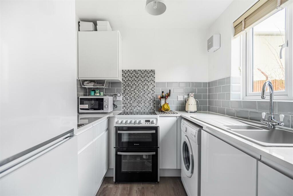 kitchen 2.jpg