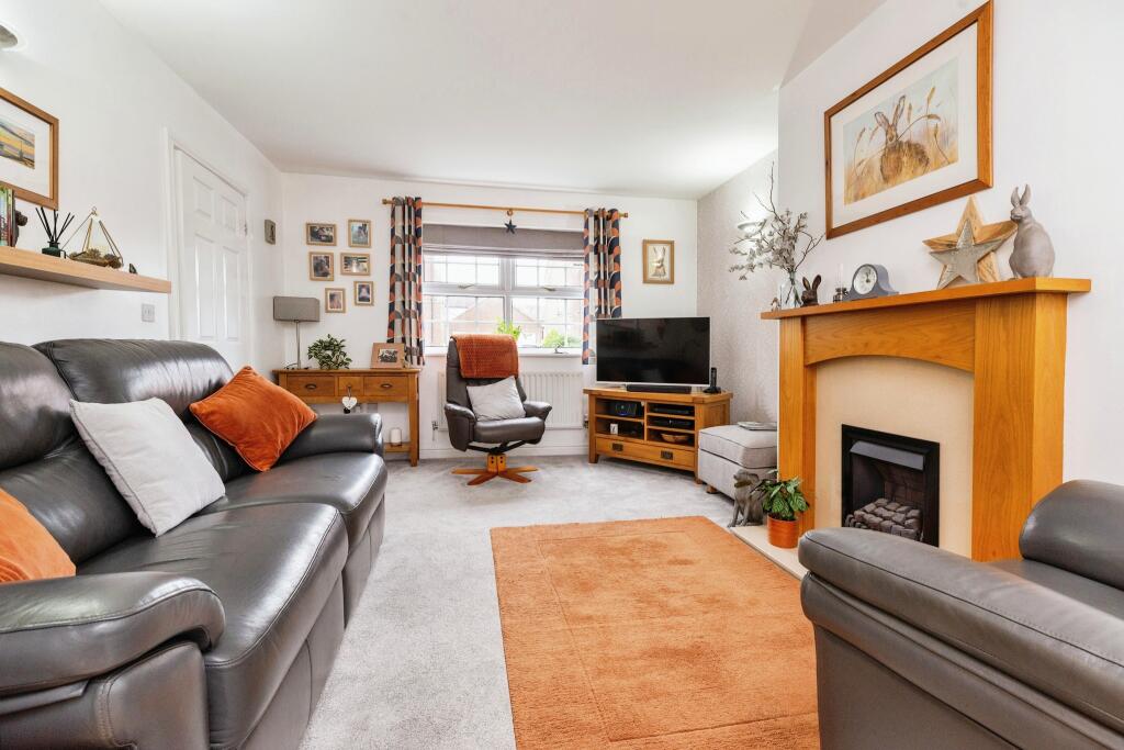 Lounge/Dining Room
